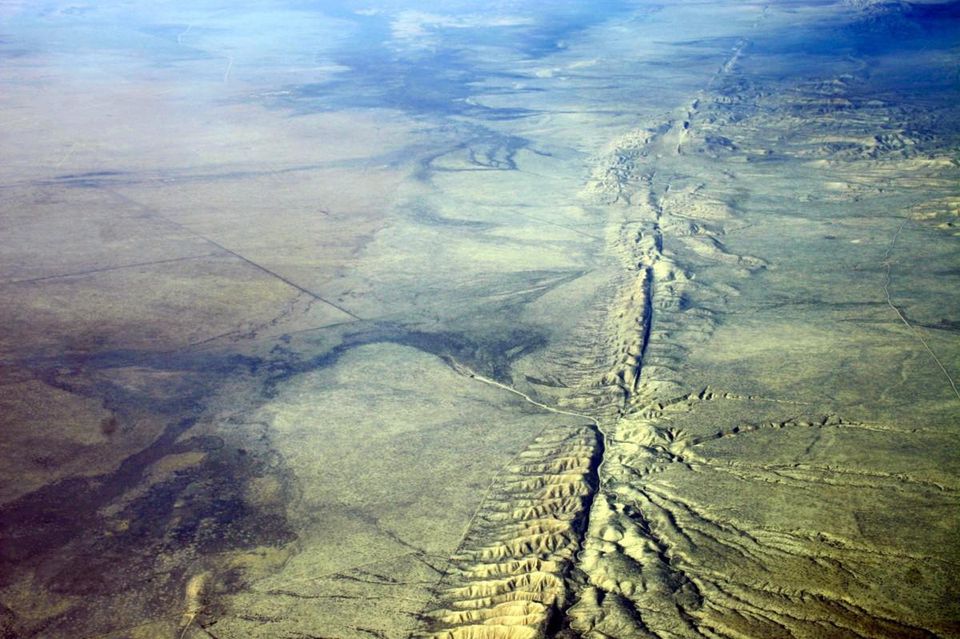 https---blogs-images.forbes.com-trevornace-files-2016-05-san-andreas-fault-1200x799